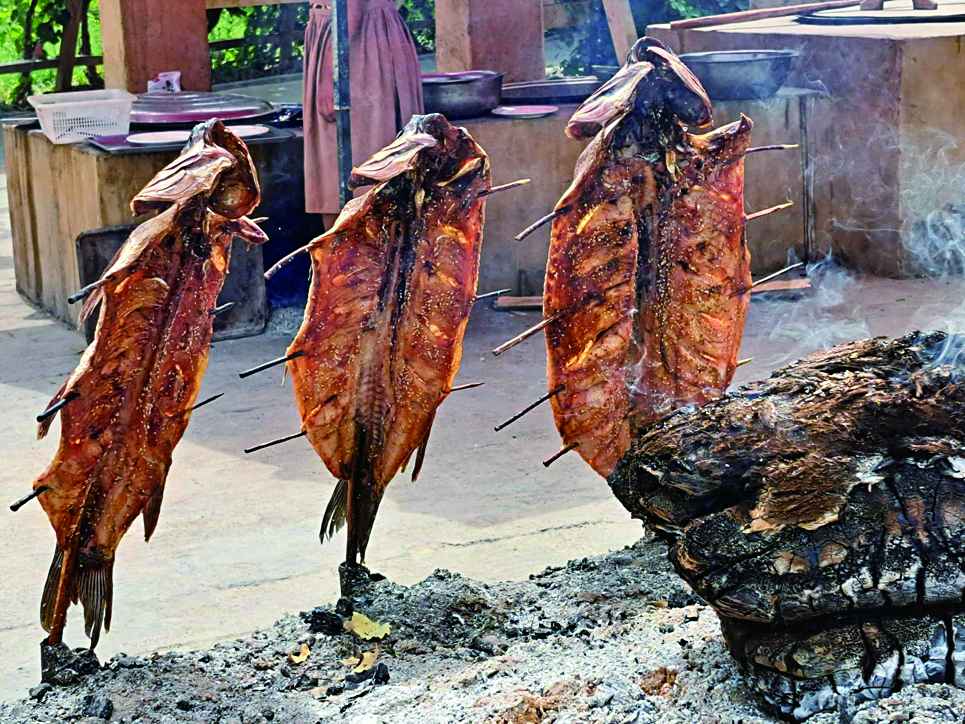 刀郎部落烤魚 ©永青國際旅行社‧鮮旅假期