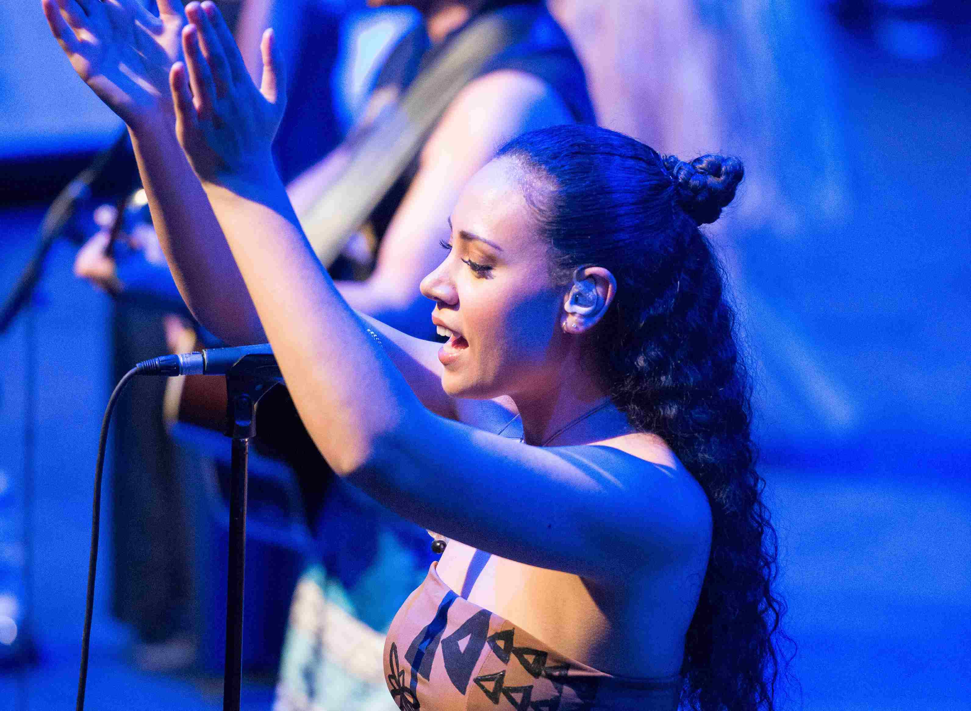 紐西蘭 Oliva Foa’i，Vocals人聲、shaker沙鈴、Ipu葫蘆鼓、Dance傳統舞蹈