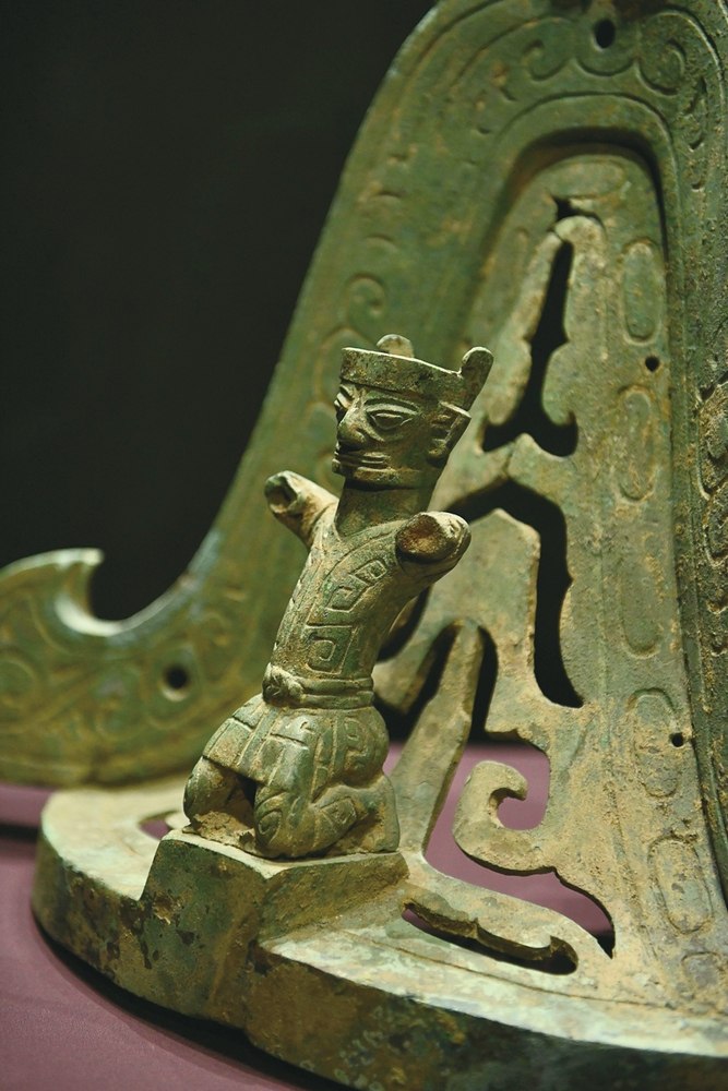 青铜二号神树底座（局部），香港故宫 ©视觉中国