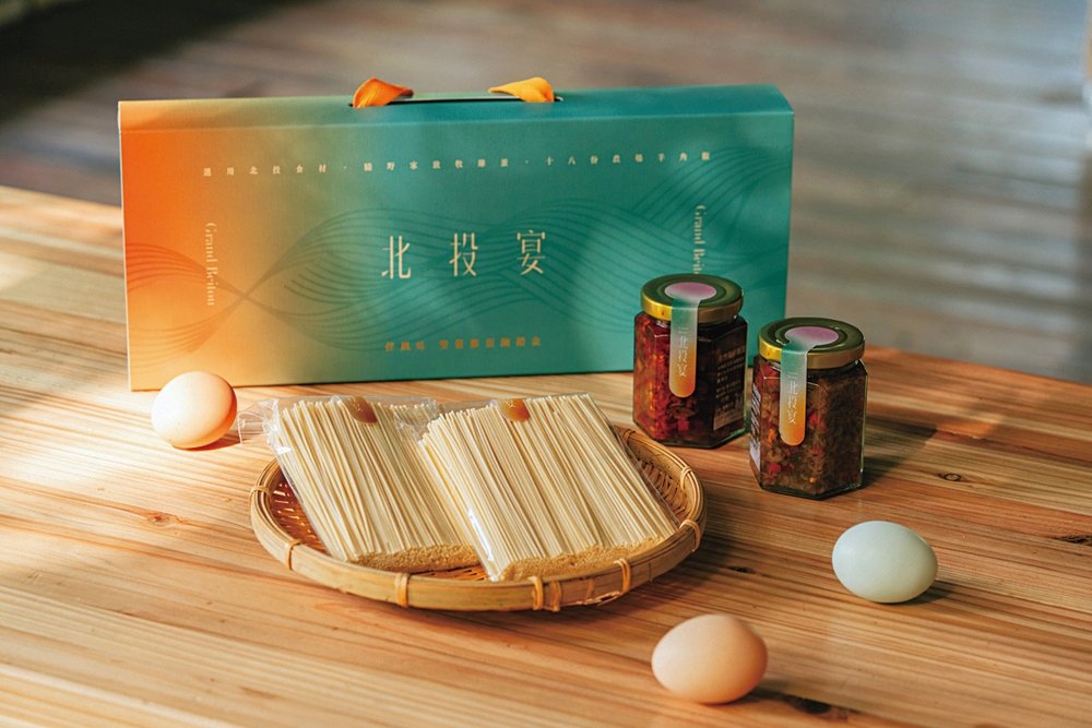 伴风味双酱鸡蛋面礼盒 ©台湾设计研究院