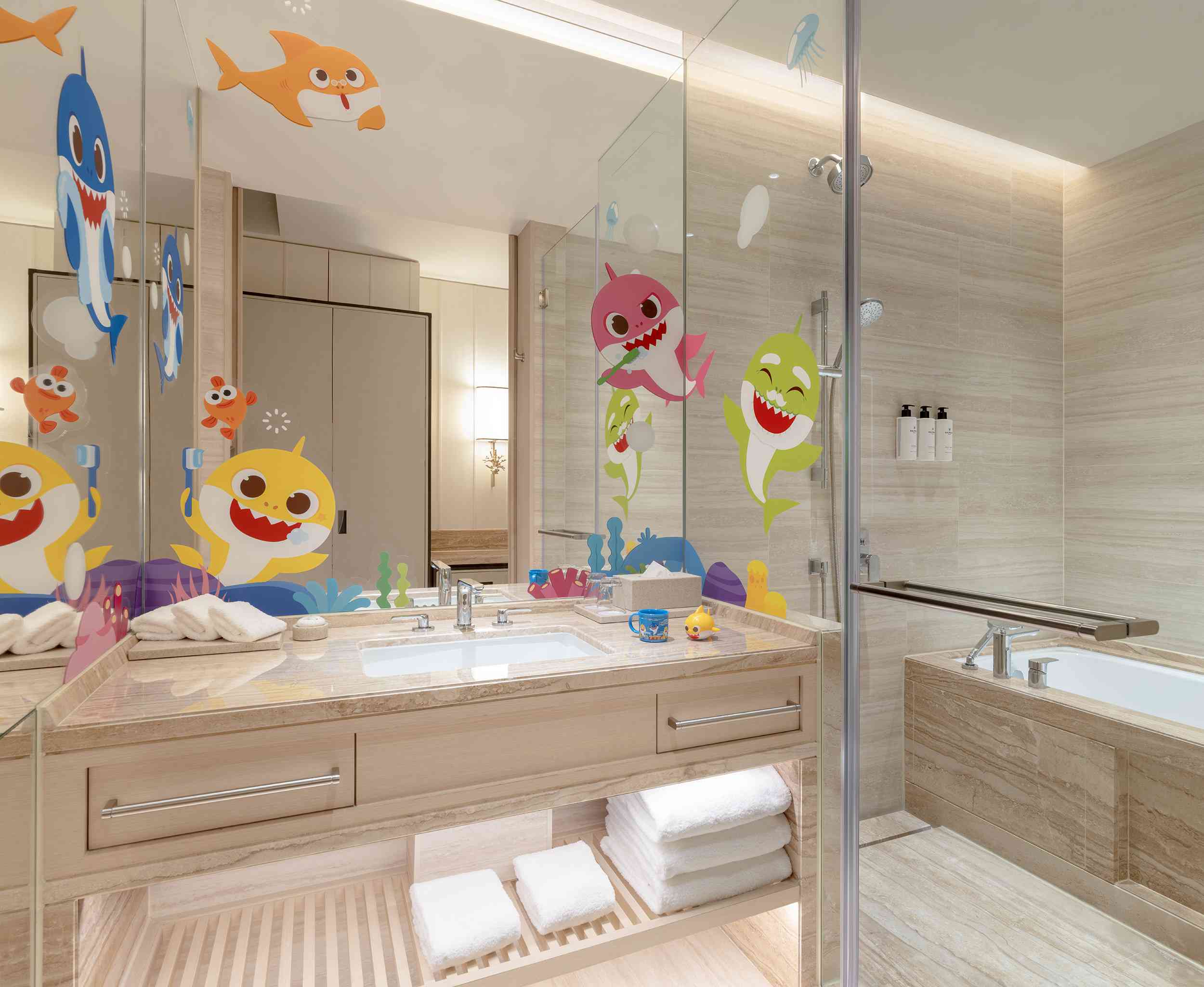 The Fullerton x Baby Shark-themed Balcony Oceanfront Room_Bathroom